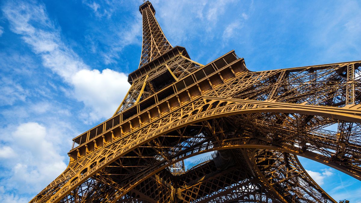 Paříž, Amsterodam i Barcelona k prasknutí. V roce 2024 začnou omezovat turisty